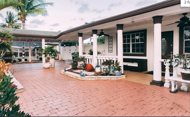 Foto del edificio - 240 NW 182nd Terrace