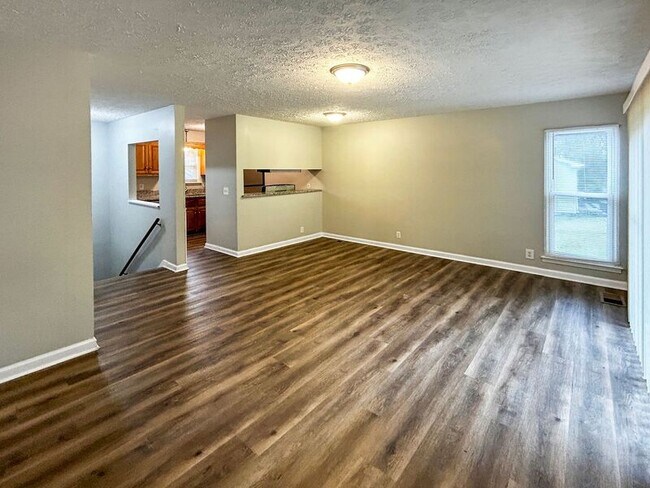 Foto del edificio - 1720 Autumn Ridge Dr