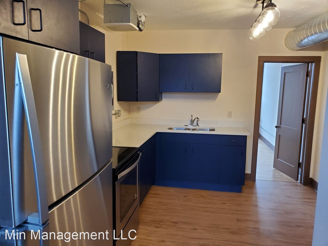 Primary Photo - 206-206 E College Ave