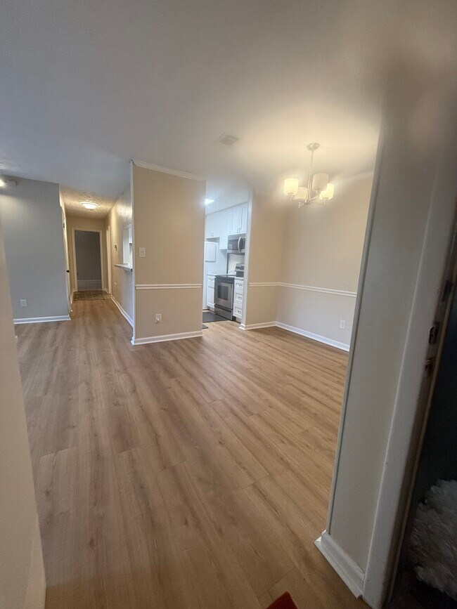 Building Photo - 1005 McClelen Way