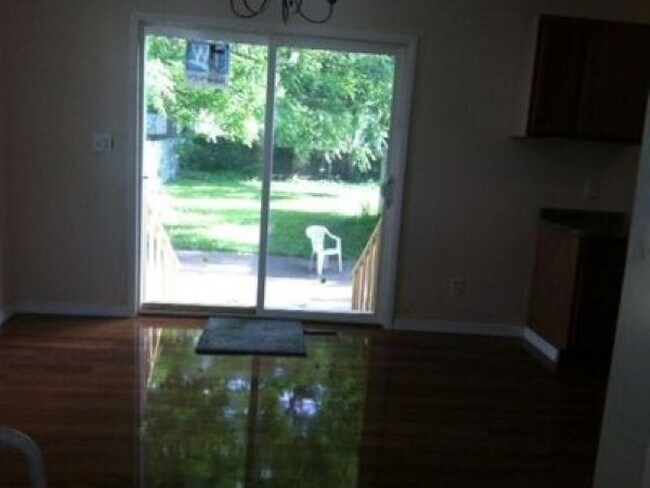 Dining Room - 212 E Cavanaugh Rd