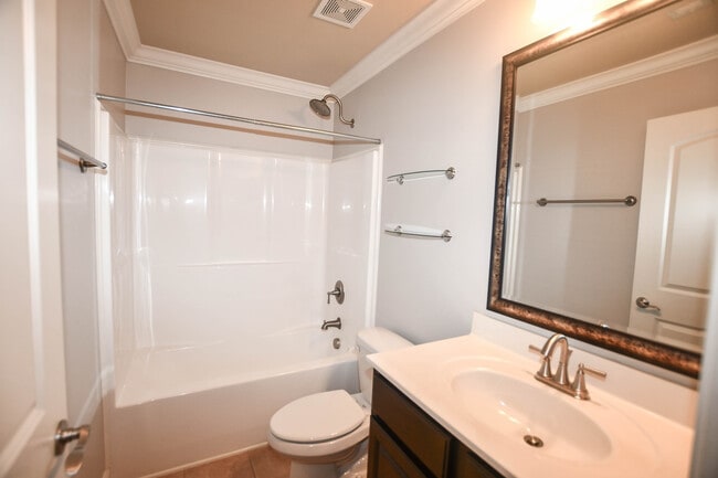 Building Photo - 115 Middlewich Dr