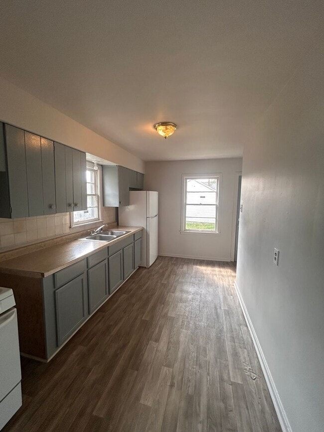Foto del edificio - 4204 Robinwood Dr
