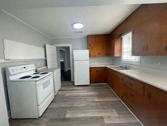 Foto del edificio - 2056 Emogene St