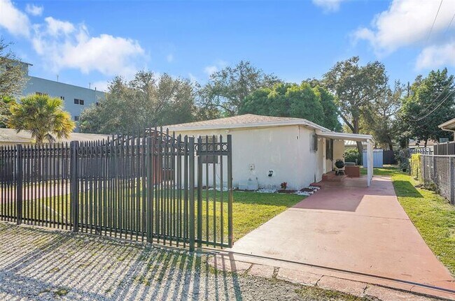 Foto del edificio - 1646 NE 150th St