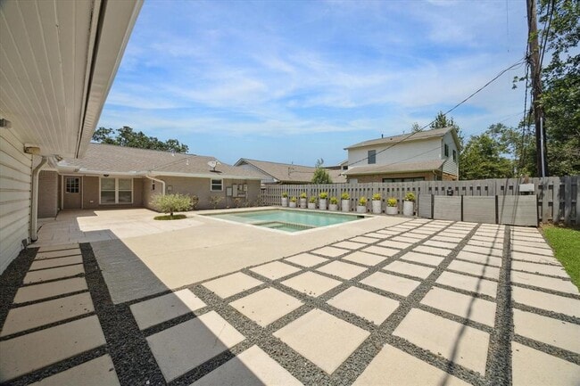 Building Photo - 1614 Droxford Dr