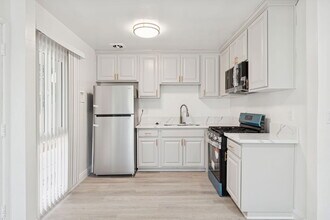 Building Photo - 337 Rexford Dr