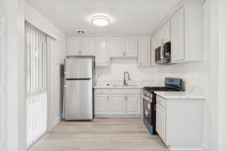 Building Photo - 337 Rexford Dr