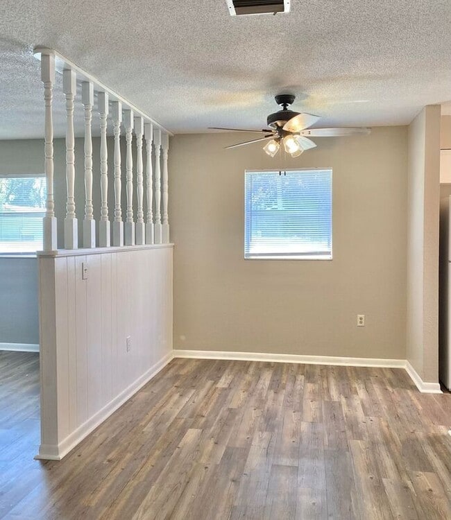 Building Photo - 833 Castle Way