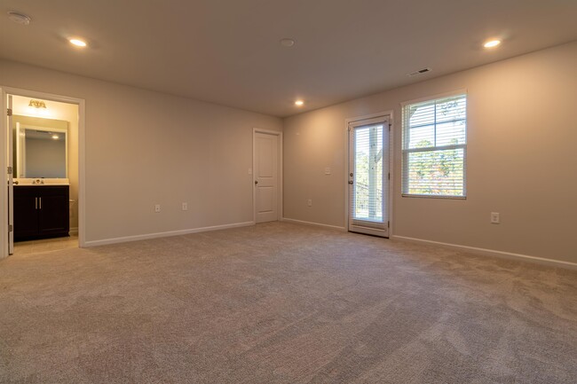 Photo - 1056 Shoreside Dr Townhome