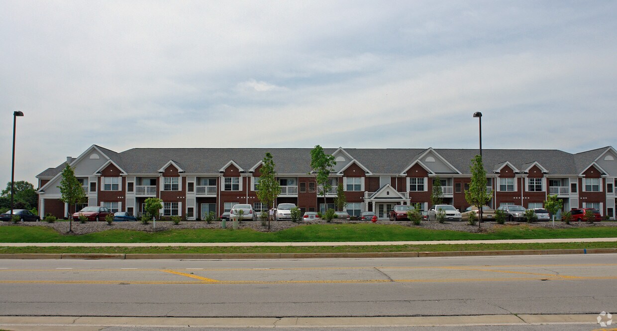 Myers Commons Apartments Apartments in Darien, IL