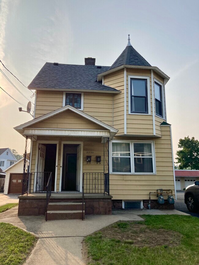 Building Photo - 2233 Guilderland Ave