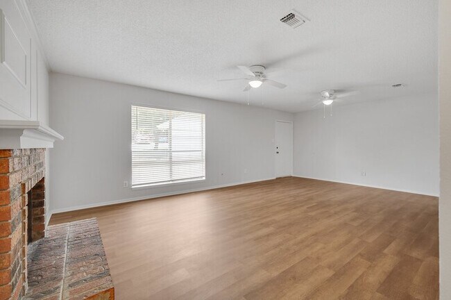 Foto del edificio - 2403 Springmont Ct