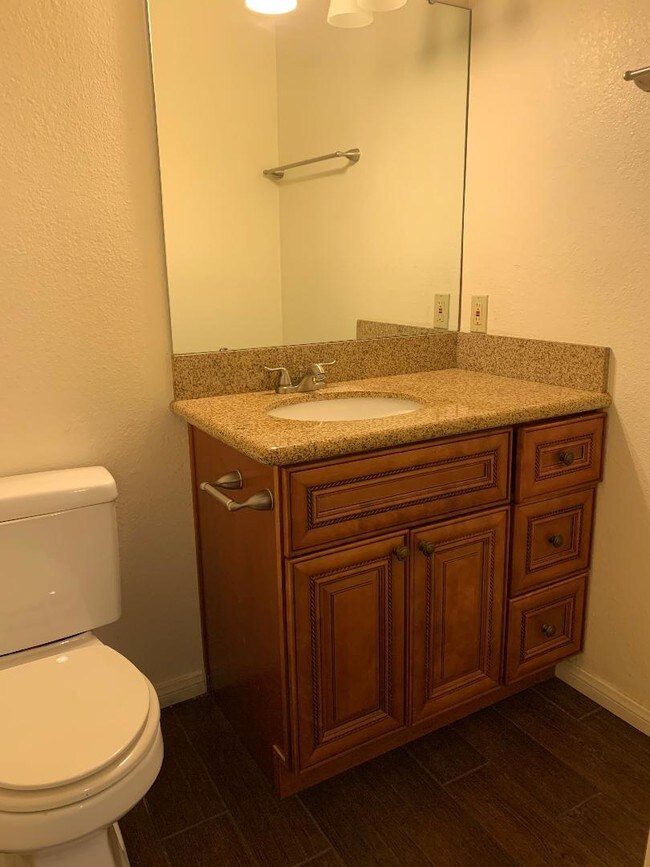 Building Photo - 3707 Hilltop Dr