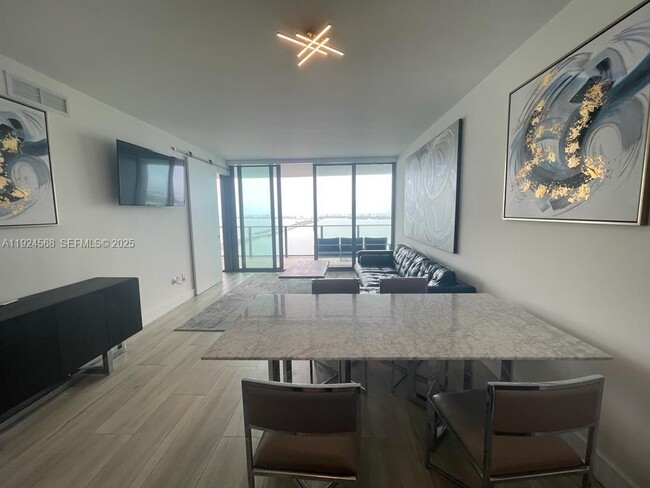 Foto del edificio - 3131 NE 7th Ave