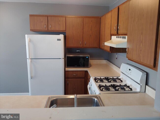 Building Photo - 107 Wendover Dr