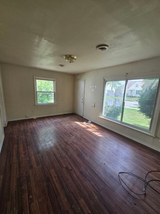 Building Photo - Cozy 3 bedroom single family home | one le...