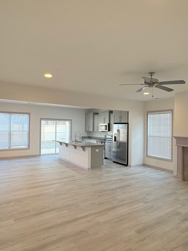 Foto del edificio - 839 Sweet Bay Ave