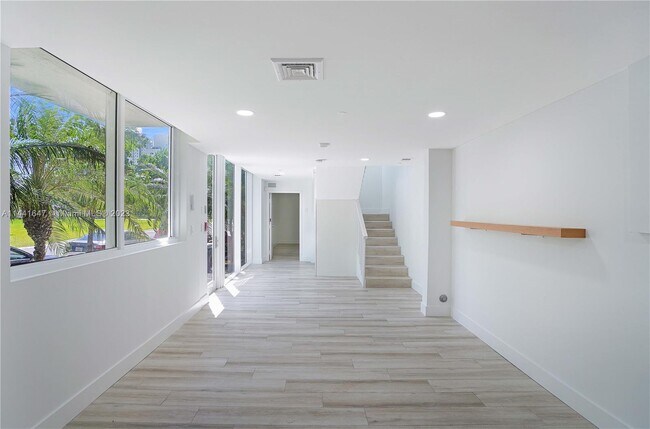 Foto del edificio - 600 NE 27th St