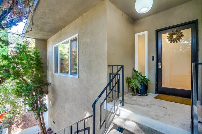 Foto del edificio - 1556 Indiana Ave