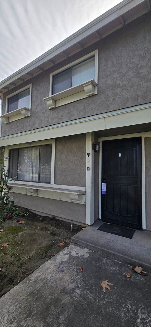 Foto del edificio - ***COMING SOON***Beautifully Maintained & Convenient Townhome