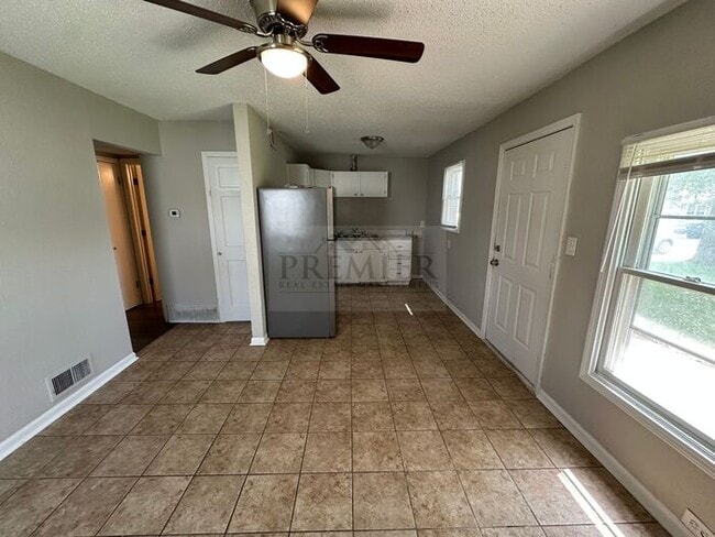 Building Photo - 6108 E 153rd Terrace Grandview Cozy 2 Bedr...