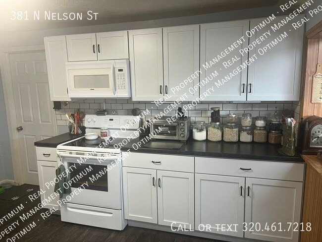 Building Photo - 381 Nelson St N