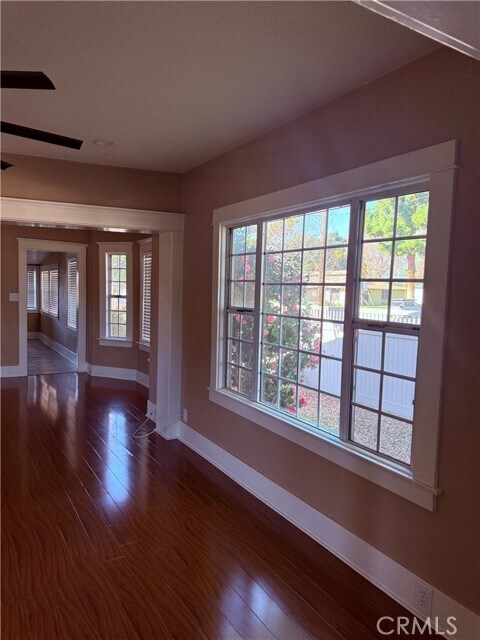 Foto del edificio - 119 N Cullen Ave