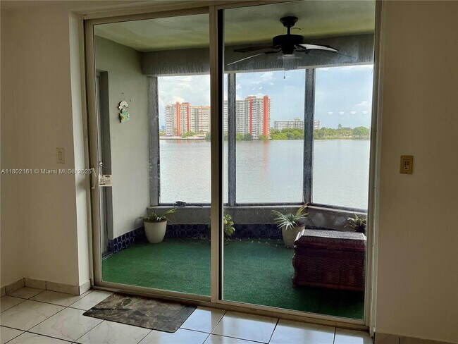 Foto del edificio - 1160 NE 191st St