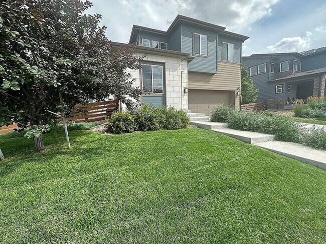 Building Photo - Modern and Spacious 3B/2.5 Bath Erie Home ...