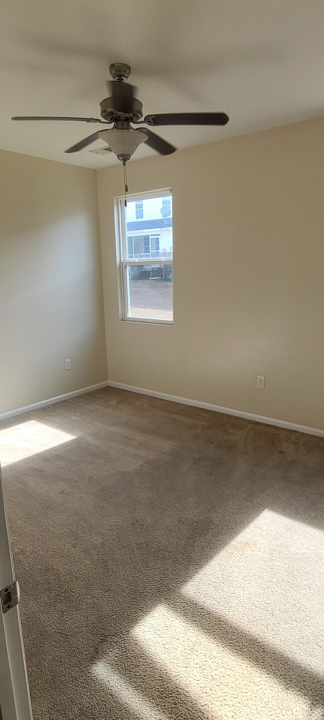 Building Photo - 327 Flyway Rd