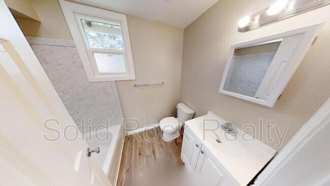 Foto del edificio - 2413 E St Vrain St