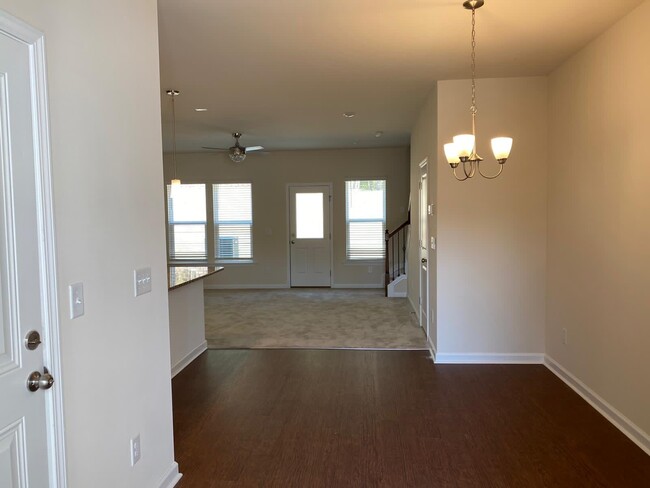 Building Photo - 317 White Oak Ridge Dr