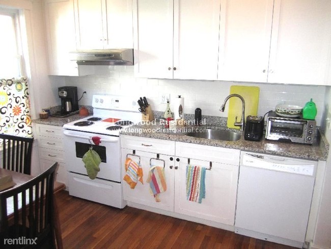 Building Photo - 3 br, 2 bath Apartment - 162 Chestnut St 1