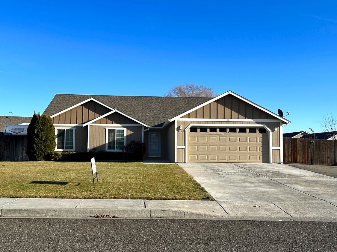 Primary Photo - Spacious, Remodeled Rambler off of Keene R...