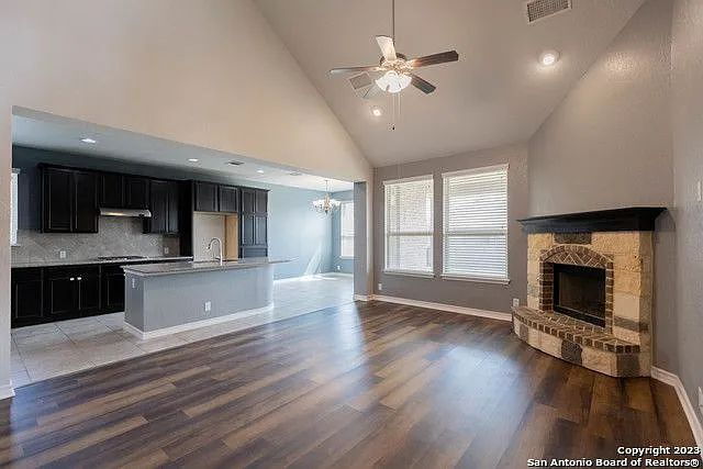 Building Photo - "Experience Spacious Living in Bulverde: Stunning 5-Bed, 4-Bath Home on Brahman Rd!"