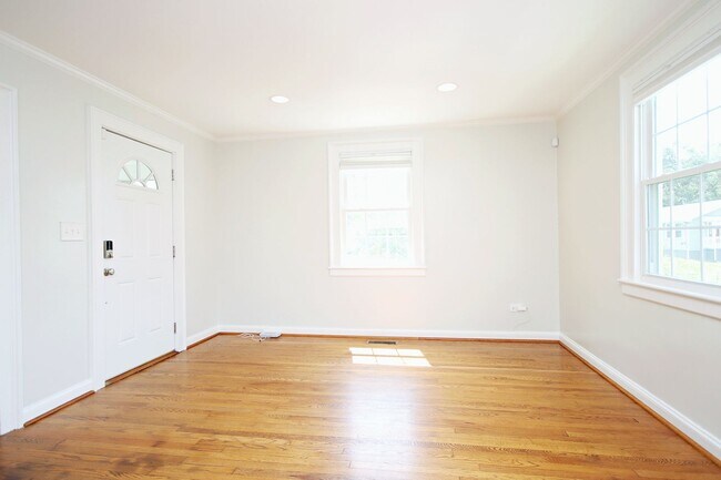 Foto del edificio - Renovated One-Level Belmont Home