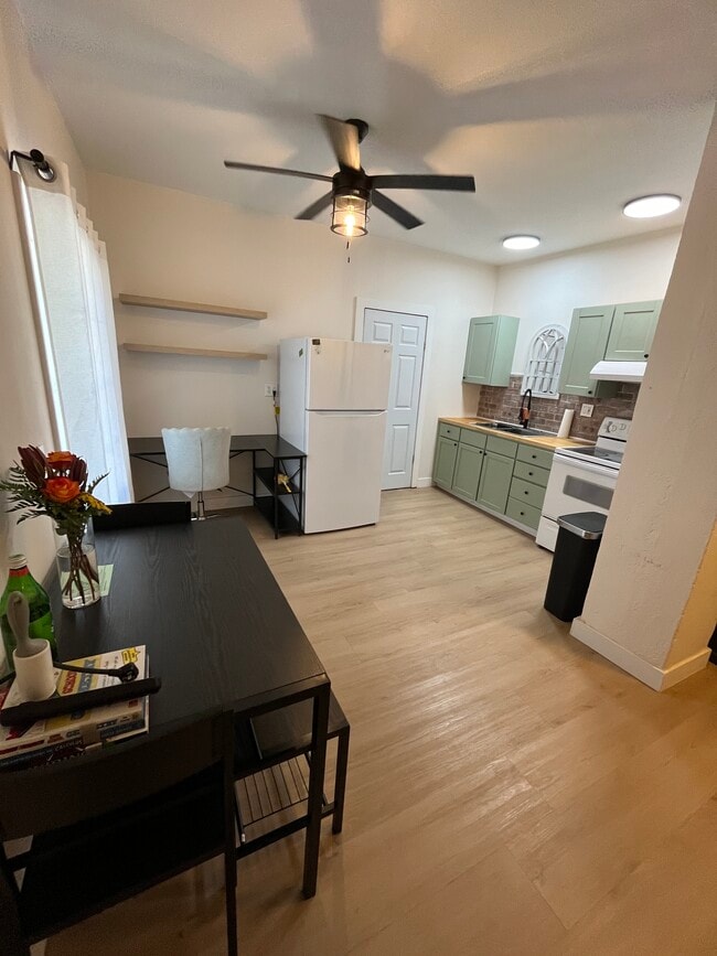 Comedor - 230 N 700 W