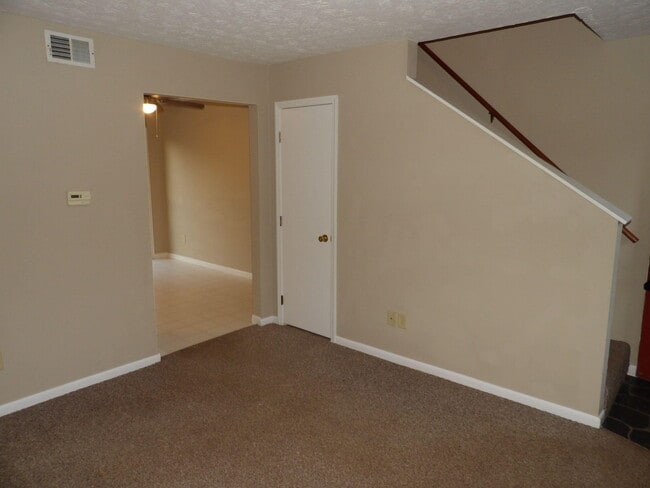 Building Photo - 207 Landings Dr