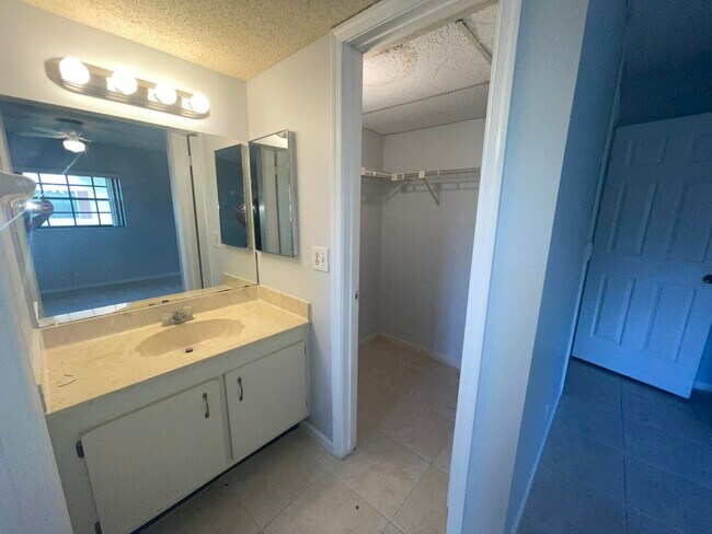 Building Photo - 4185 Oak Terrace Dr