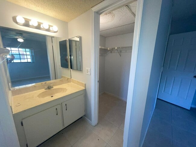 Foto del edificio - 4185 Oak Terrace Dr