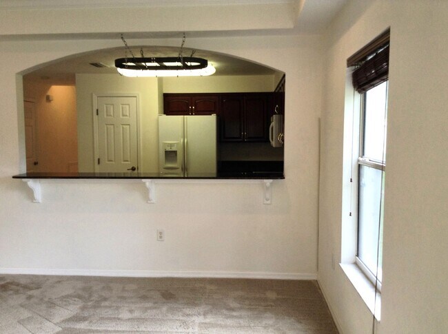 Foto del edificio - Spacious 2BR/2.5BA Townhome in Mallorca Sq...
