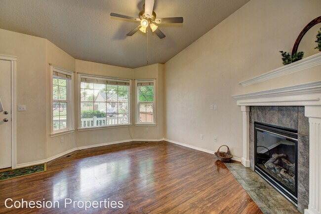 Foto del edificio - 4 br, 2.5 bath House - 4195 E English Dr