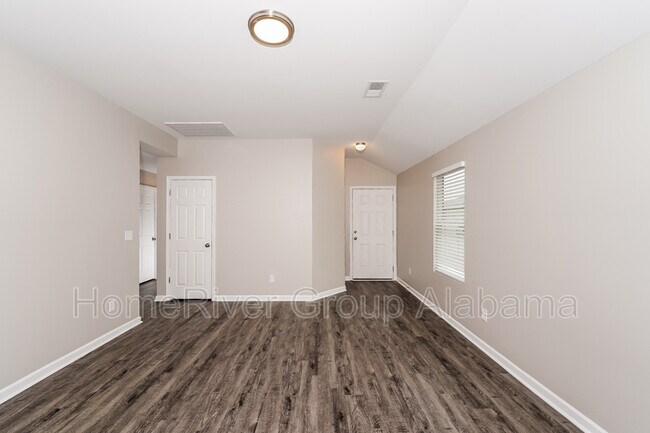 Building Photo - 360 Americana Dr