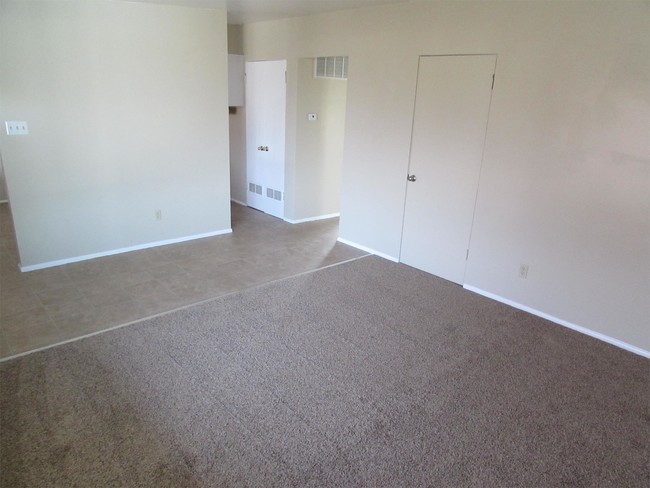 Building Photo - 3806 S Sunnyvale Dr