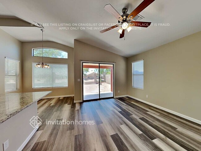 Foto del edificio - 15841 W Monroe St