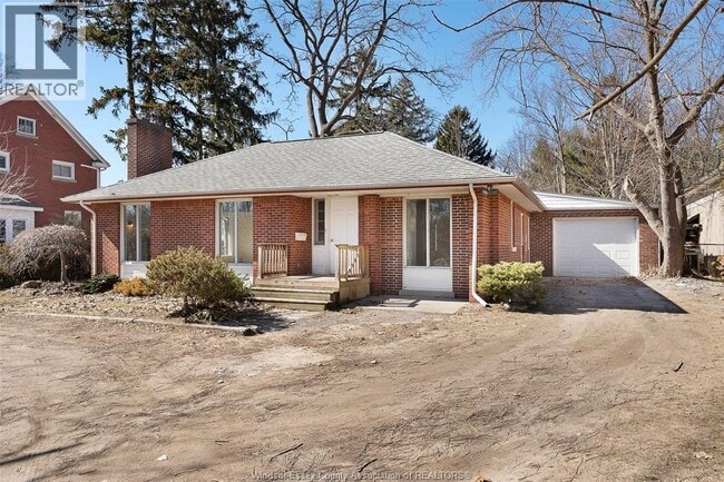 Building Photo - 132 Division St N