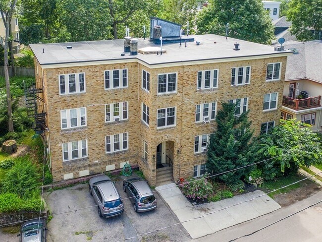 Building Photo - 42 Robinwood Ave