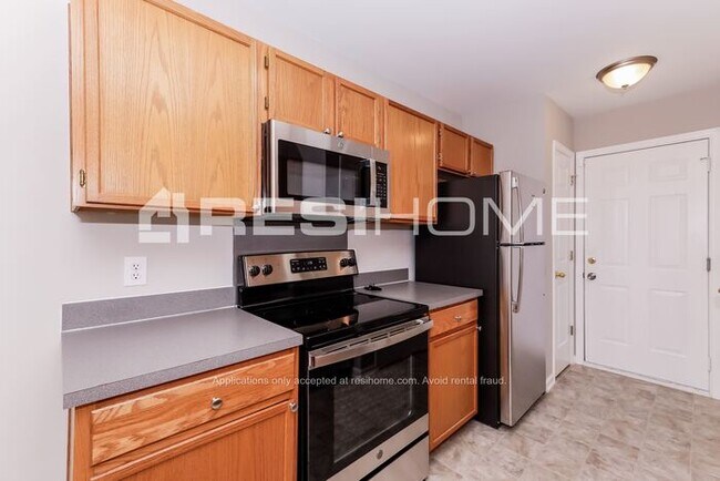 Building Photo - 4017 Maple Shore Drive