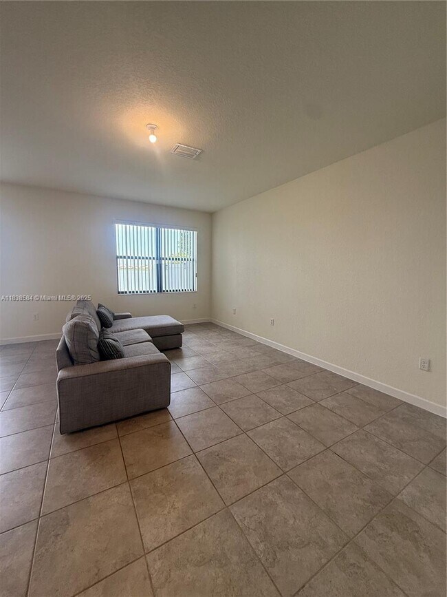 Foto del edificio - 10120 W 32nd Ln